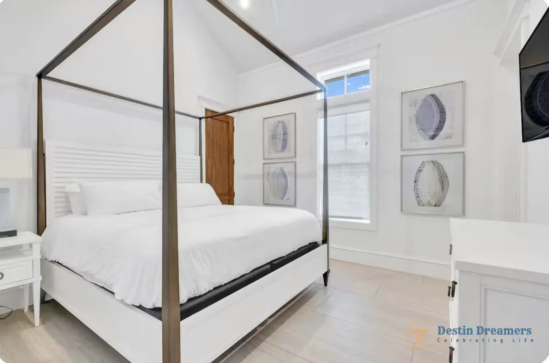VIP bedroom with a four-poster bed
